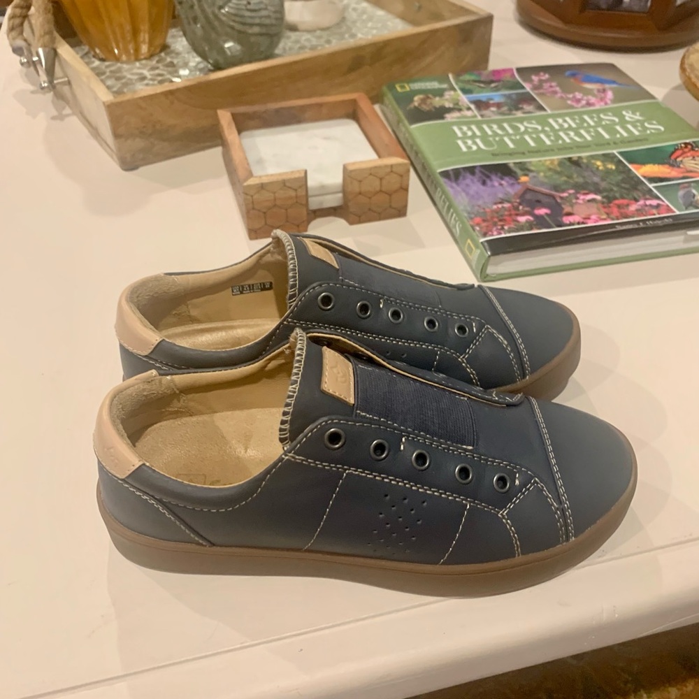 SPENCO WOMENS ORTHOPEDIC SLIP ONS